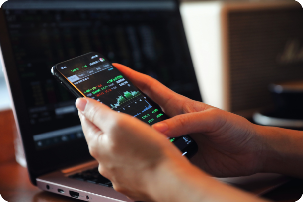 Multi-device trading platform for desktop and mobile